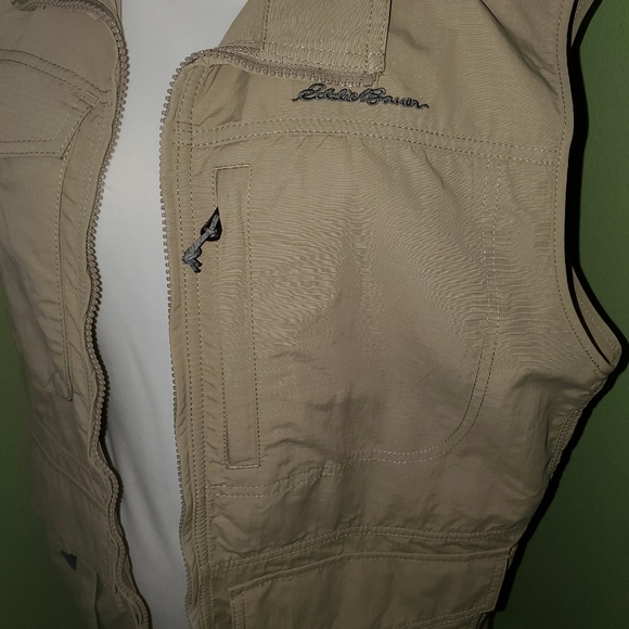 Eddie Bauer large men's tan Travex utility vest. - Picture 2 of 9